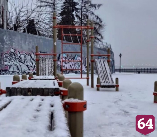 Жители Саратова поздравляют друга друга со снегопадом
