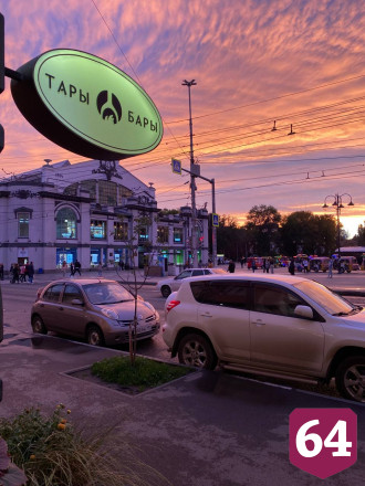 Жителей впечатлил пурпурный закат в Саратове