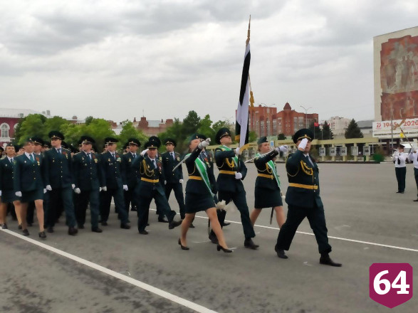 Над Саратовом в честь 75-летия Победы пролетели бомбардировщики 