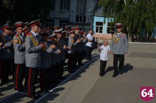 Следователь пожелал саратовским кадетам успехов в учебе и новых начинаний