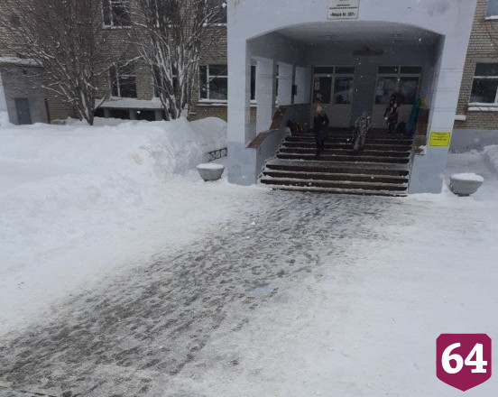 В Саратове убрали снег после вмешательства депутата Госдумы