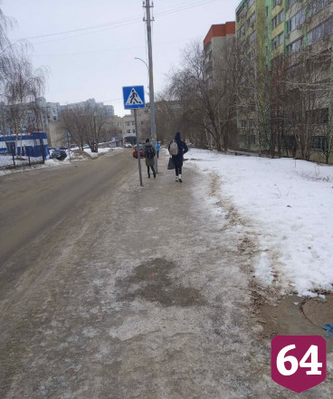 Жители Саратова сравнили путь к школе с Ледовым побоищем