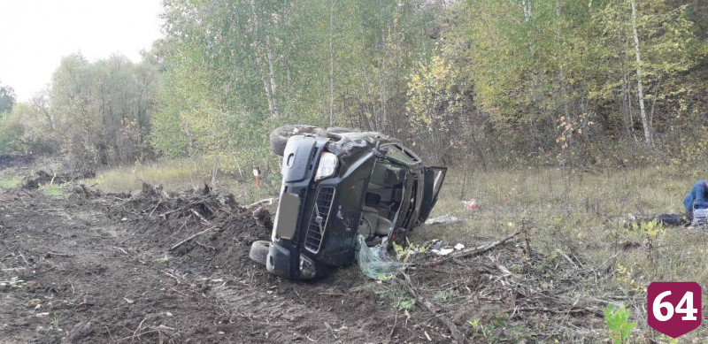 Пять человек пострадали при опрокидывании «Вольво» на трассе