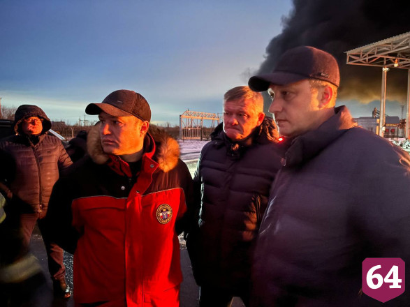 В Энгельсе на загоревшемся из-за атаки БПЛА предприятии развернут штаб