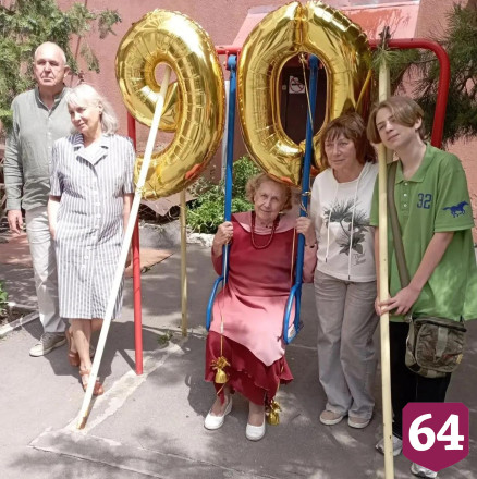 В Саратове автор программы развития потребительского рынка отметила 90-летие