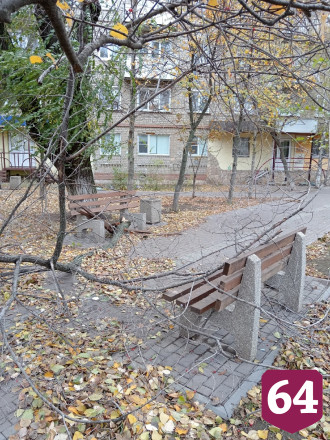 Деревья обрушились в двух скверах Энгельса 