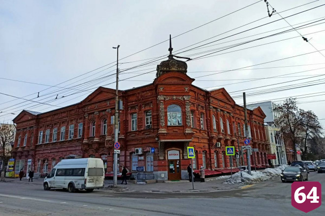 Блогера привлекли в Саратове цирк и старинная аптека