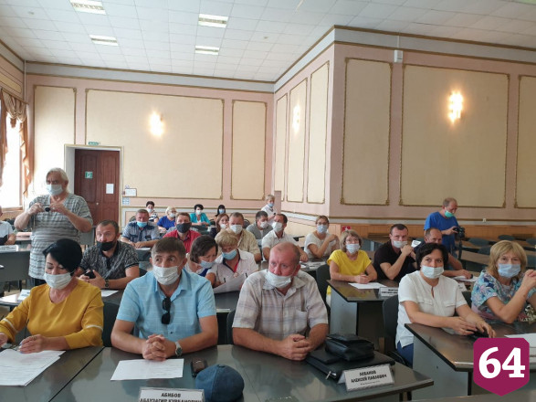 Глава Вольского района досрочно ушел в отставку