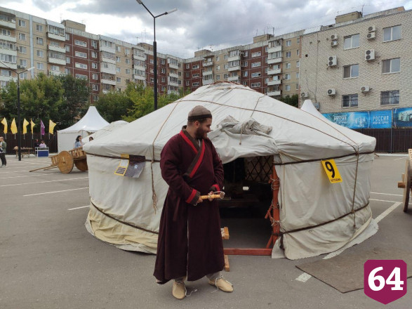В центре Саратова устроили средневековые бои 