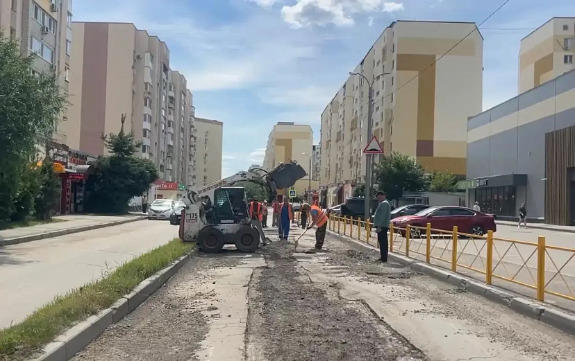 В Авиаторе начались ремонт дороги и благоустройство