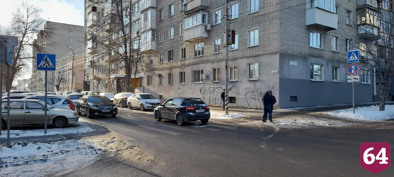 В центре Саратова легковушка задавила женщину
