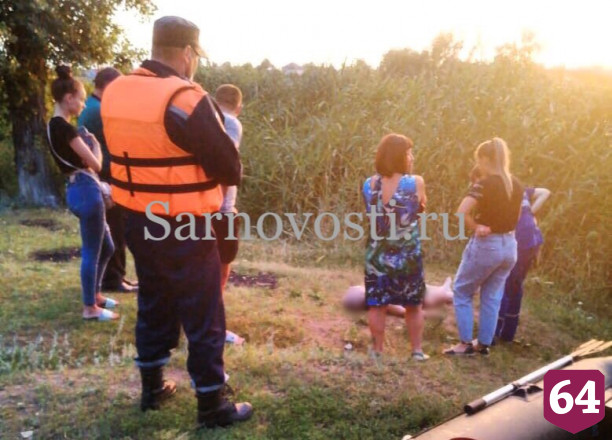 На турбазе под Саратовом в озере утонула женщина