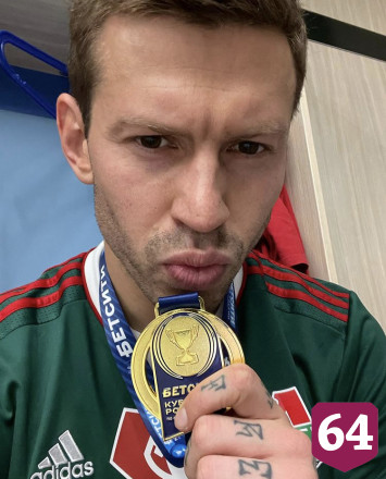Саратовский футболист ответил матом и получил лайк Бузовой