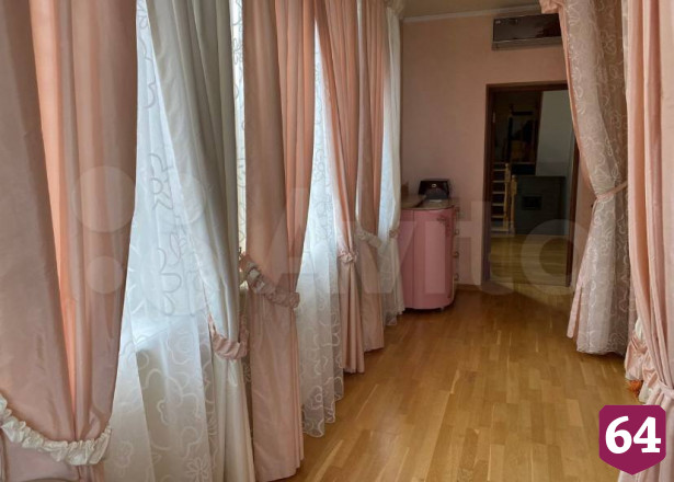 В Саратове продают коттедж с сантехникой из Европы и Америки