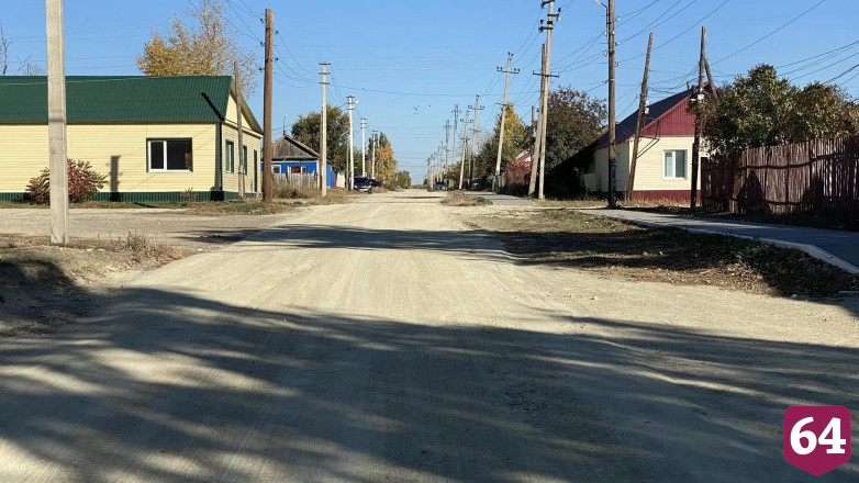 В райцентре Саратовской области завершилось щебенение дорог
