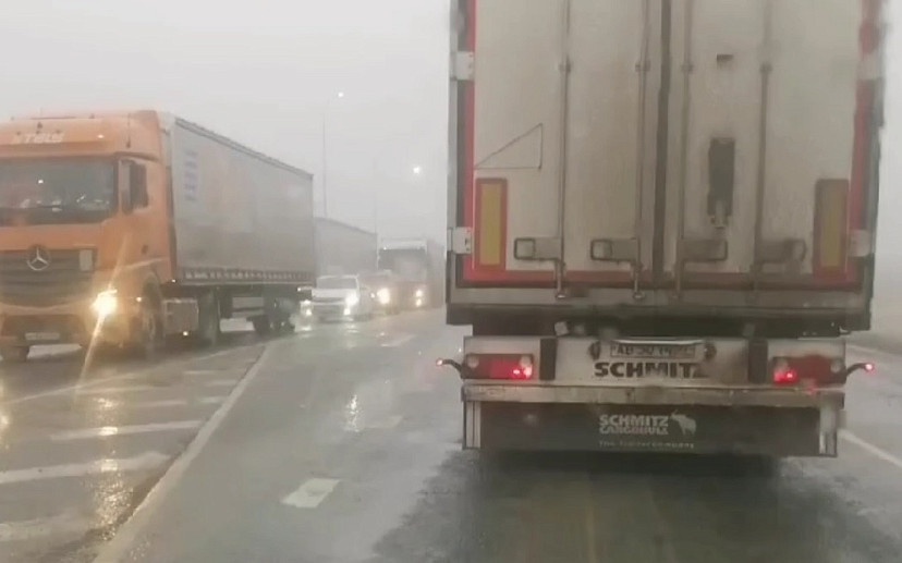 Движение на саратовской трассе в туман регулирует ДПС