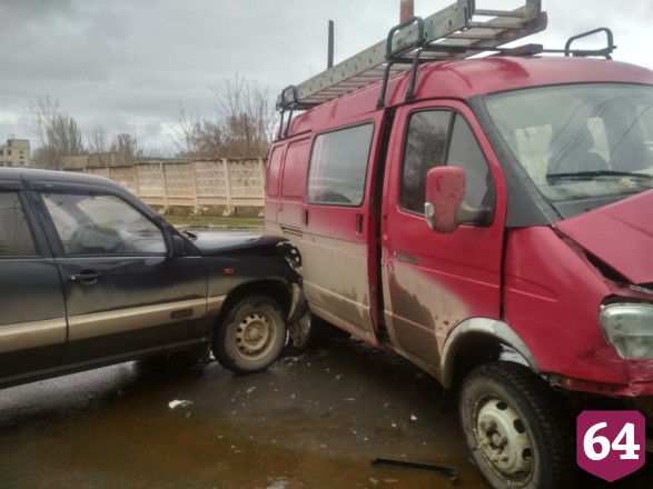 Отец и 4-летний сын покалечились в ДТП с 4 автомобилями