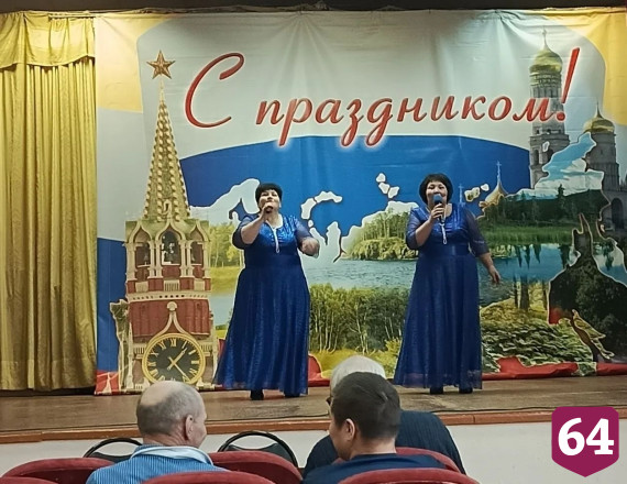 В саратовском госпитале бойцам пели народные хиты и дарили подарки
