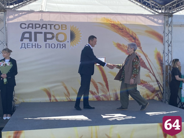 Губернатор открыл сельскохозяйственную выставку и наградил победительниц конкурса «Женщины в АПК» 