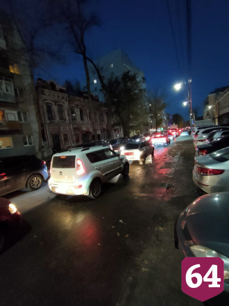 Транспортный коллапс парализовал центр Саратова