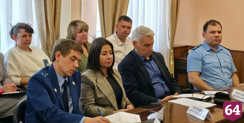 В Энгельсе создали рабочую группу по  поиску источника неприятного запаха 