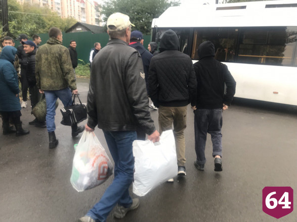 Саратовцы идут в добровольцы вслед за мобилизованными сыновьями 