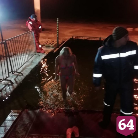 Саратовцы на Крещение окунались в волжские купели