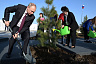 Владимир Путин оставил автограф в книге почетных гостей Парка покорителей космоса
