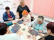Саратовские пенсионерки для улучшения памяти используют геоборд