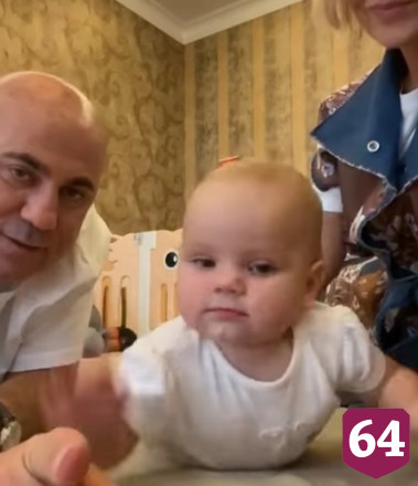 Внучку саратовской певицы назвали клоном неродного деда
