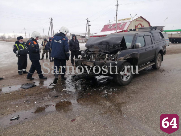 Под Саратовом иномарка протаранила фургон с газировкой