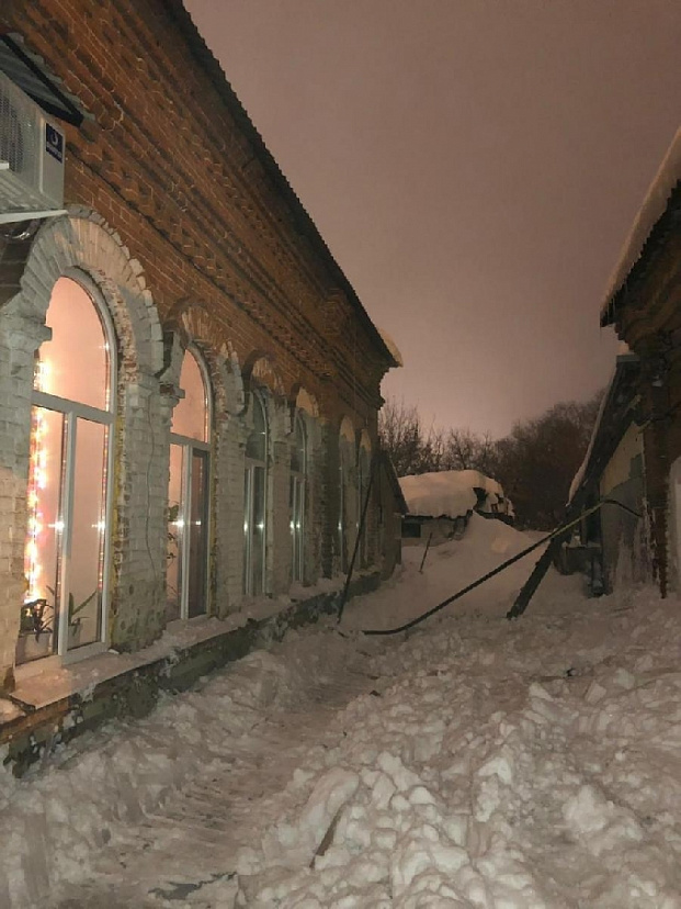 Сошедшая с крыши льдина оставила без газа три дома