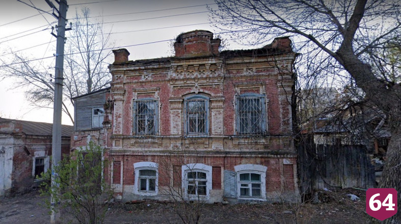 Жителя дома в центре Саратова эвакуировали из-за пожара