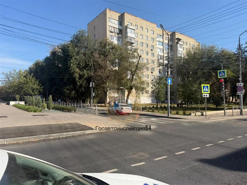 В Саратове иномарка сбила 18-летнюю девушку