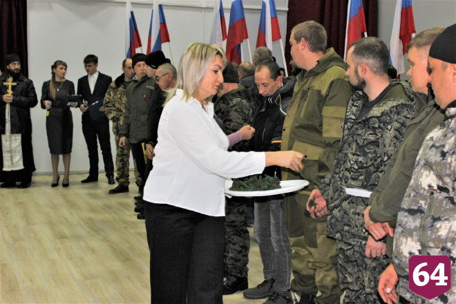 Мобилизованных саратовцев на проводах благословляли священники и имамы
