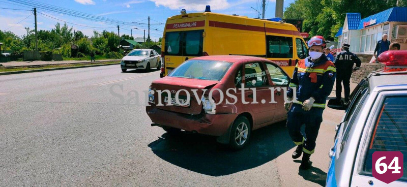 В аварии с грузовиком на Политехнической пострадала женщина с 3-летней дочерью