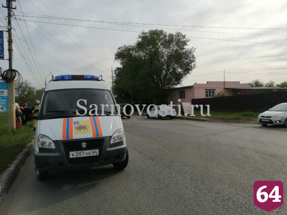 Четыре человека попали в больницу после аварии в Энгельсе