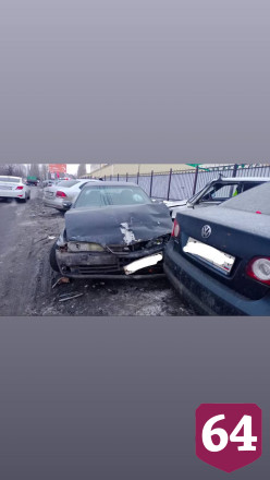 Водитель легковушки пострадал в массовой аварии на Осипова
