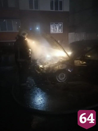 В Саратове горели два автомобиля