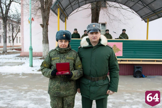 Саратовского медика наградили за спасение бойцов СВО