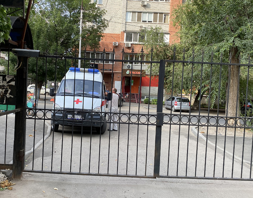 Житель Саратова ударил приятеля ножом в спину и сдался полиции