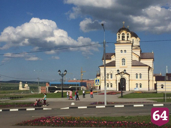 Саратовцы гуляют по бульвару Героев Отечества без масок