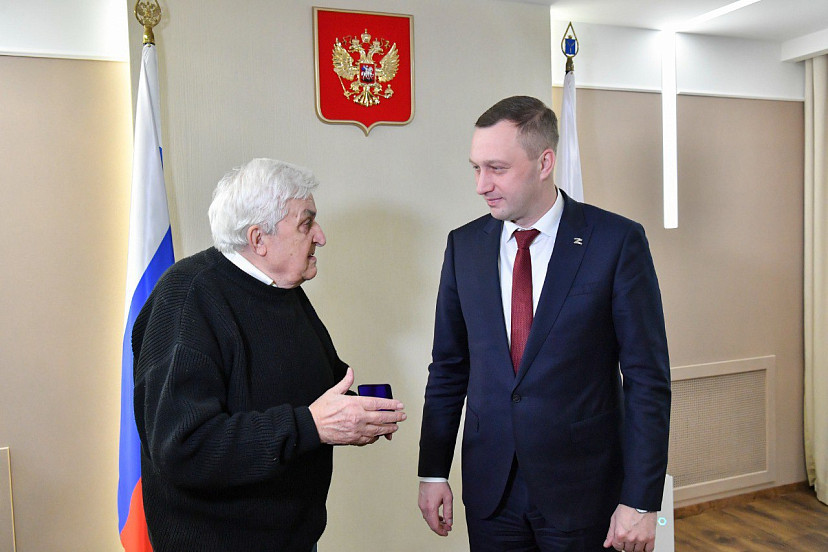 Саратовский журналист получил Почетный знак от губернатора 