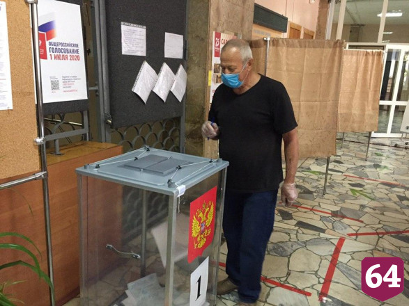Саратовцы начали голосовать по поправкам в Конституцию с 8 утра