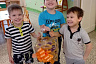 Школьники смастерили игрушки для главной новогодней елки 