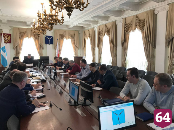 Глава Саратова потребовал убрать автохамов с тротуаров