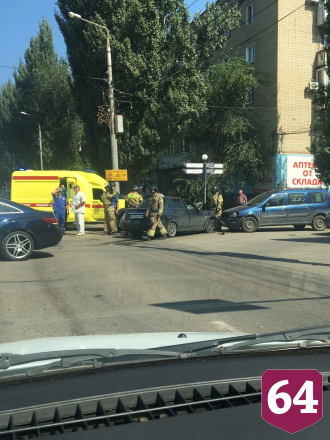 Водитель «Приоры» пострадал в массовой аварии под Энгельсом
