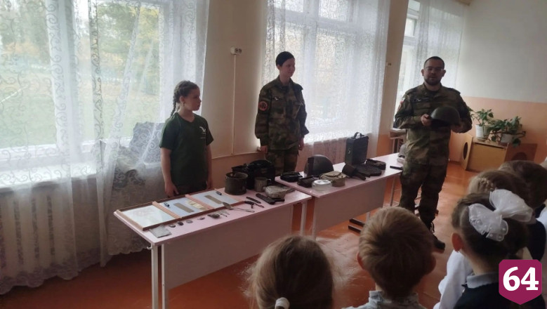 Саратовские поисковики показали детям находки с «Вахты памяти»
