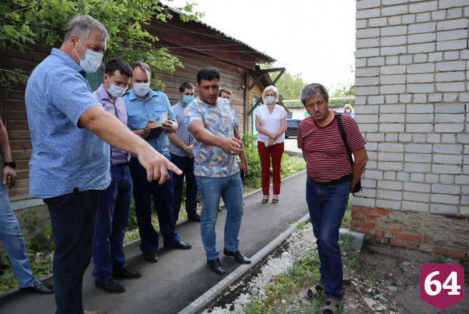 В городском сквере на месте пандусов поставили пушки