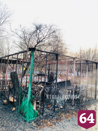 Пожар уничтожил шашлычную в парке под Саратовом